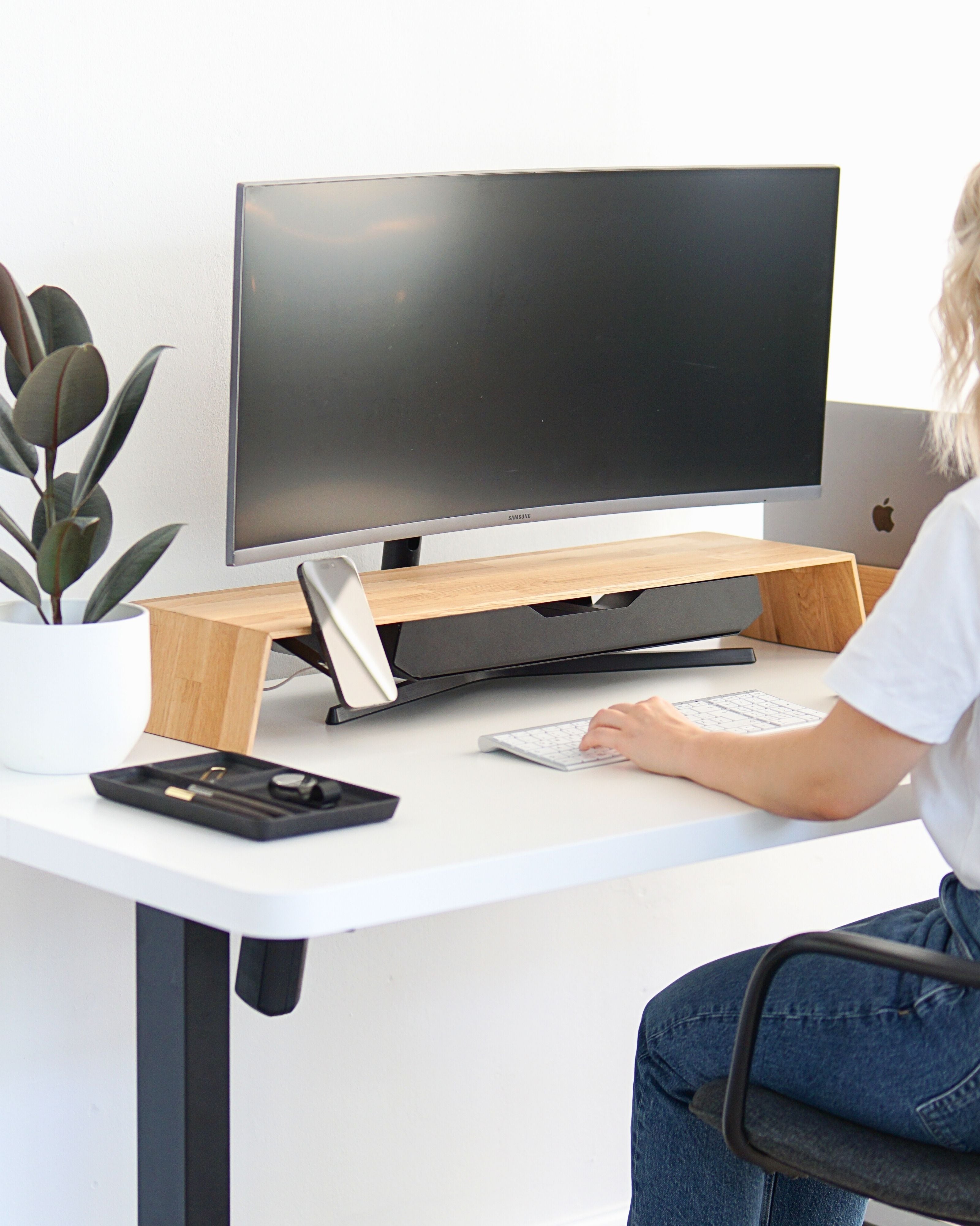 Monitorerhöhung aus Massivholz