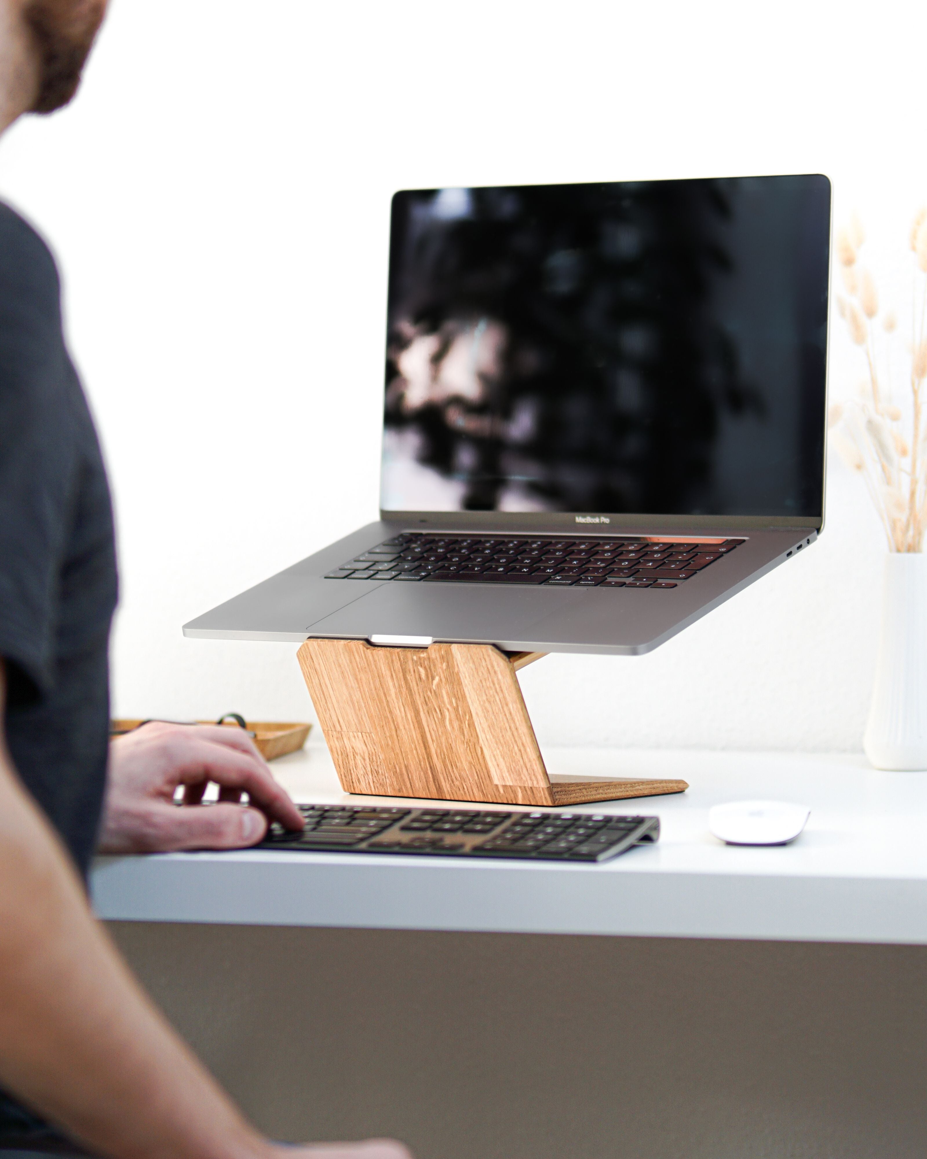 Laptopständer aus Massivholz