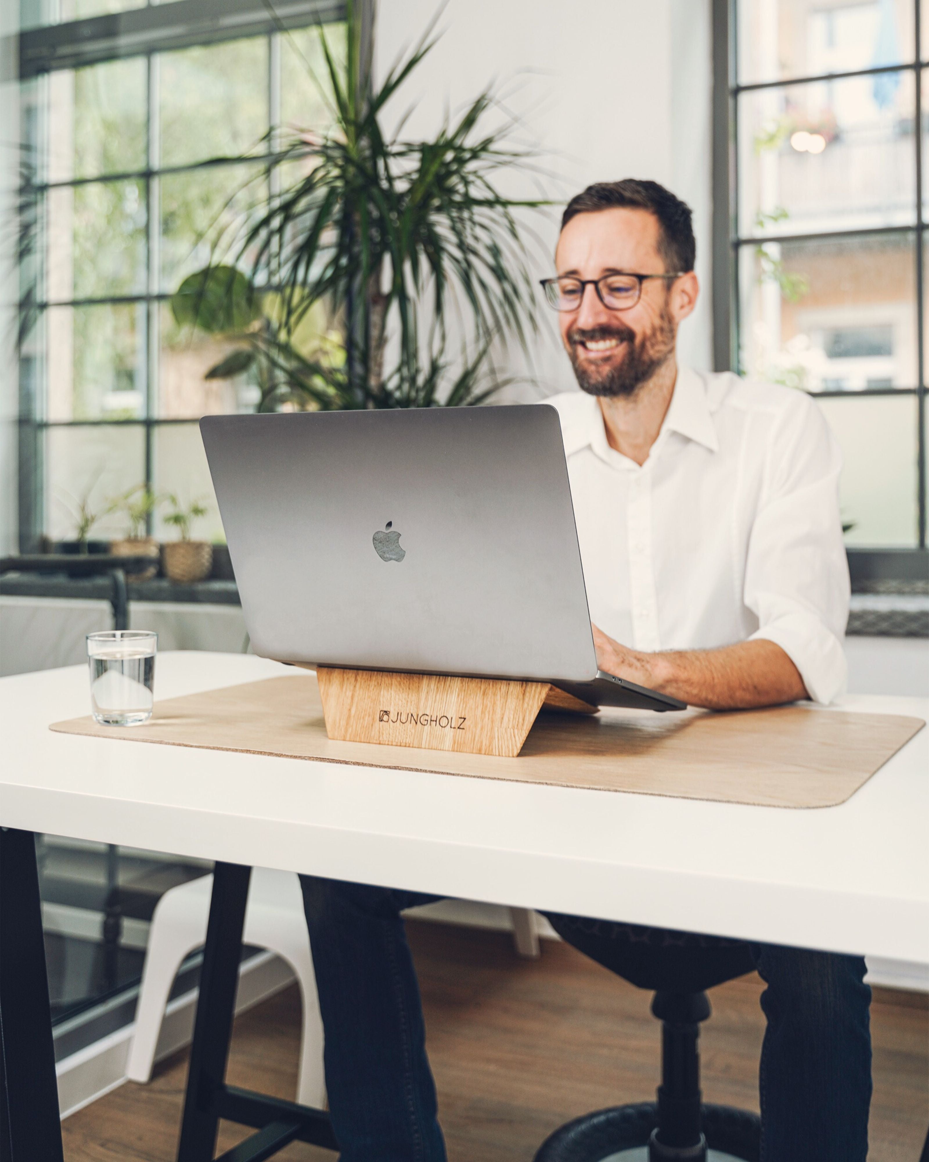 Laptopständer aus Massivholz