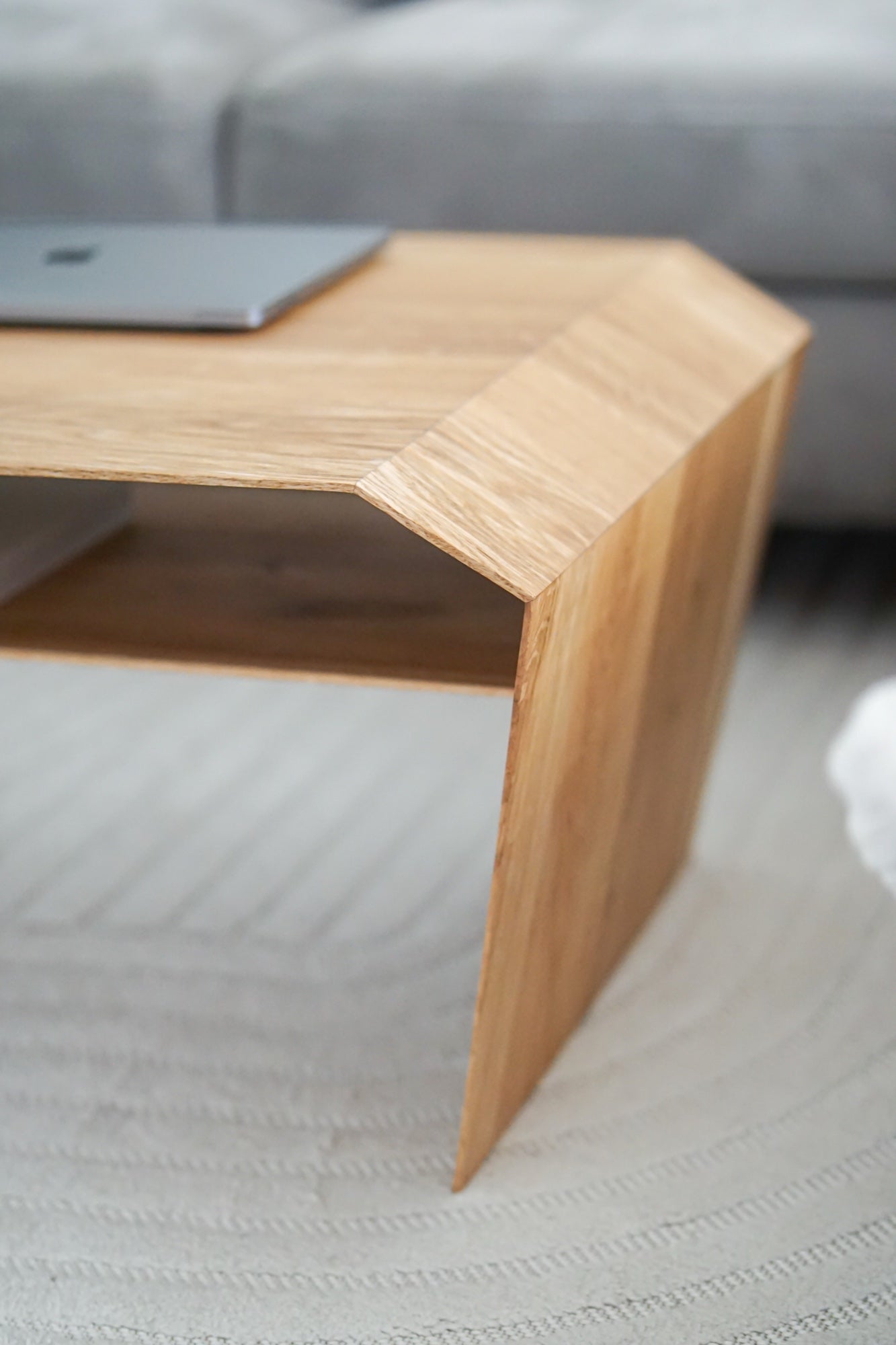 EDELHOLZ LoungePURE Couchtisch Detailaufnahme der Kante