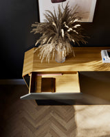 EDELHOLZ StudioPURE Sideboard in Eiche mit geöffneter CenterDRAW Schublade und Pampasgras-Vase im Altbau-Büro