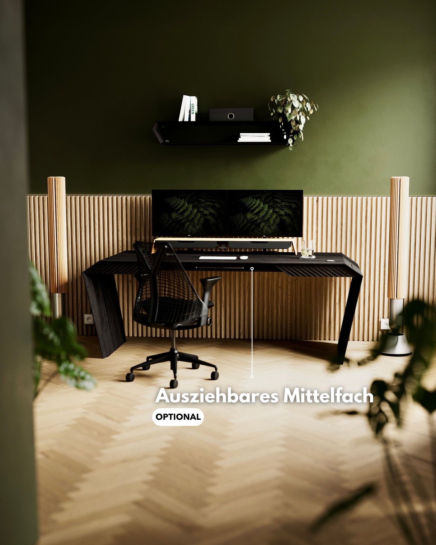 EDELHOLZ DeskPRO Schreibtisch in Midnight Noir mit ausziehbarem CenterDRAW Mittelfach im grünen Home Office mit Fischgrät-Parkett