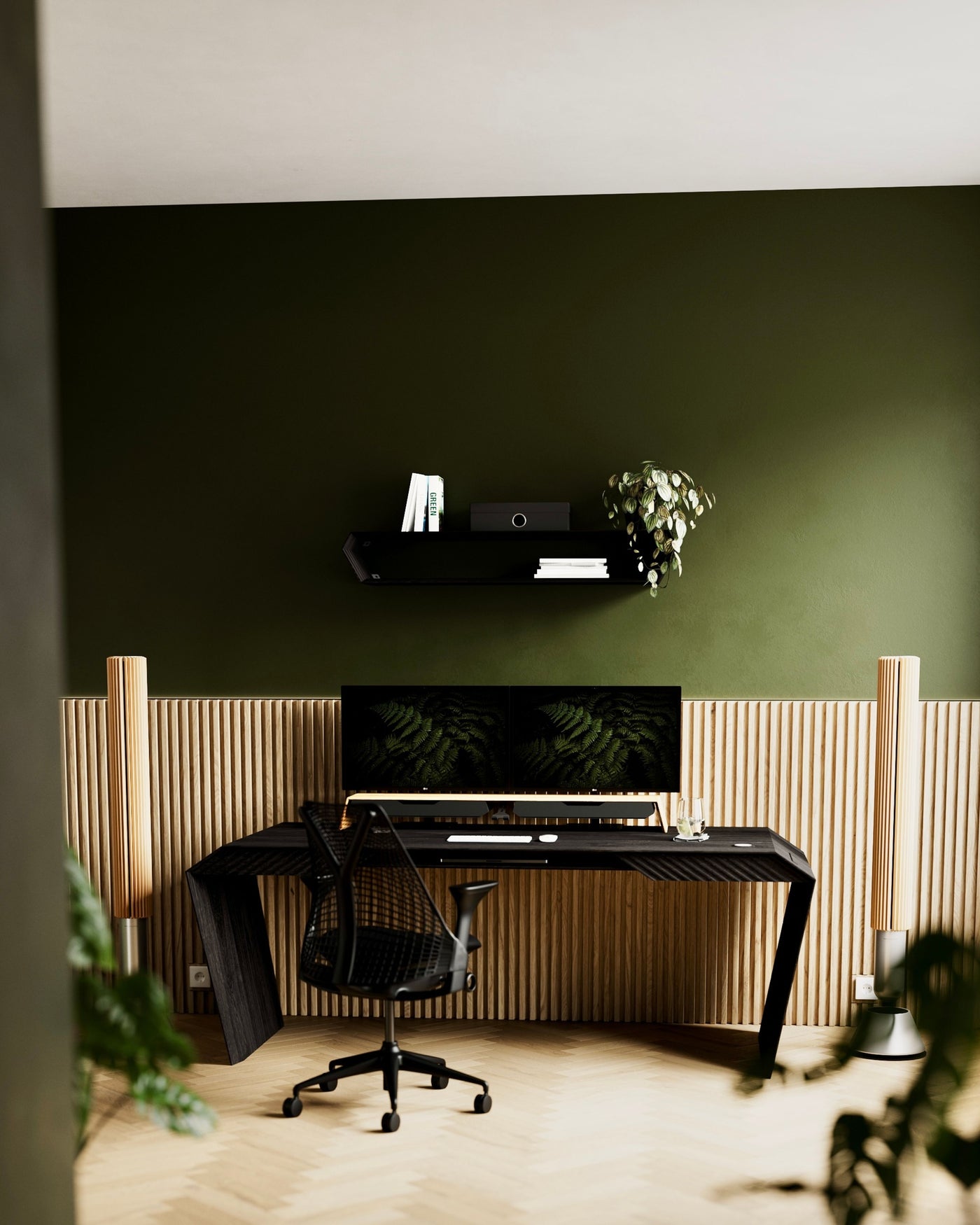 EDELHOLZ DeskPURE Schreibtisch in Midnight Noir mit Dual-Monitor und ShelfPURE im grünen Büro mit Holzlamellen-Wand