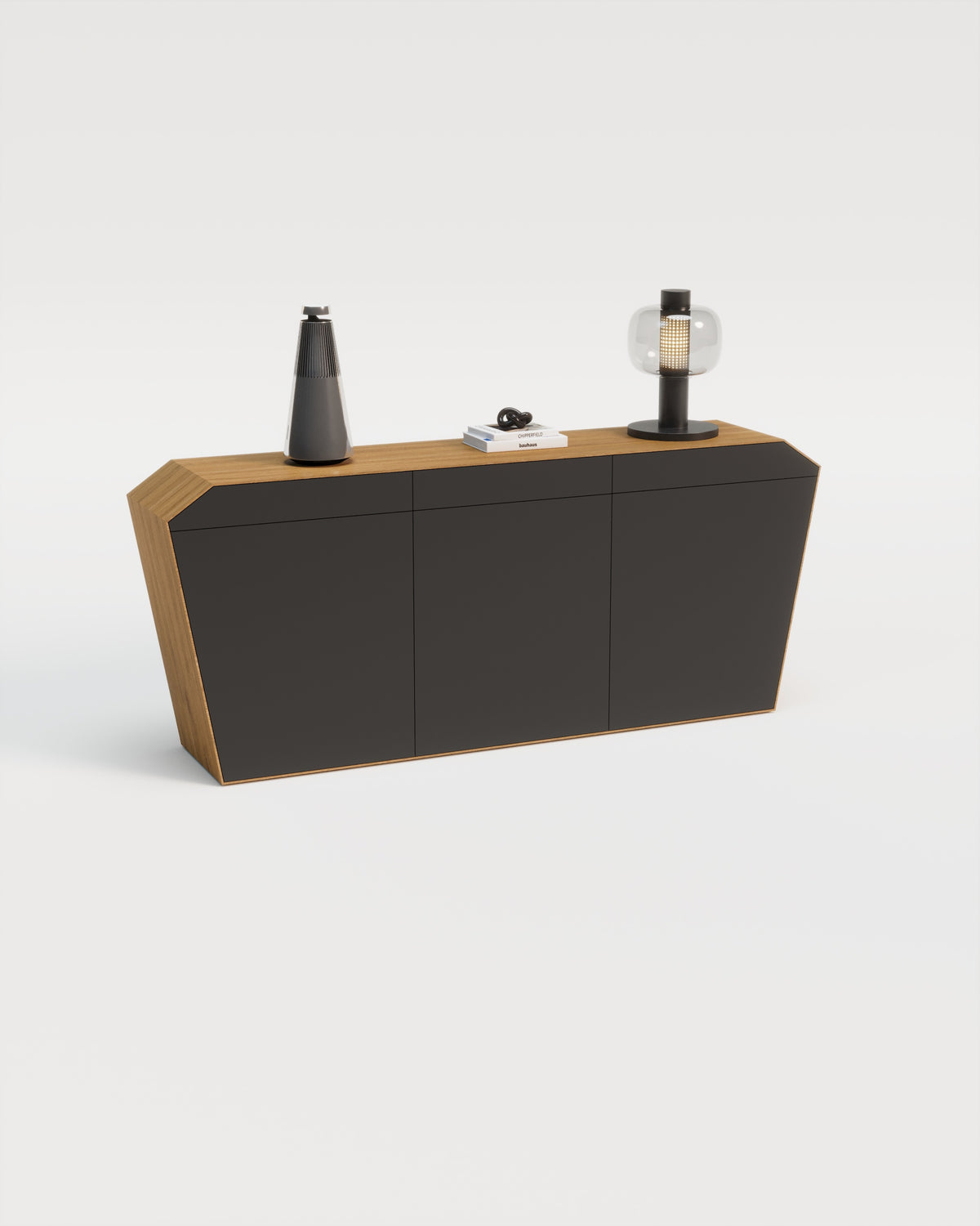EDELHOLZ StudioPURE Sideboard 200 cm in Golden Timber mit drei anthrazitfarbenen Türen, dekoriert mit Lautsprecher und Glas-Lampe