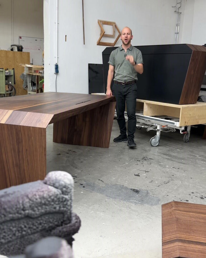 Walnuss: Schreibtisch und Sideboard