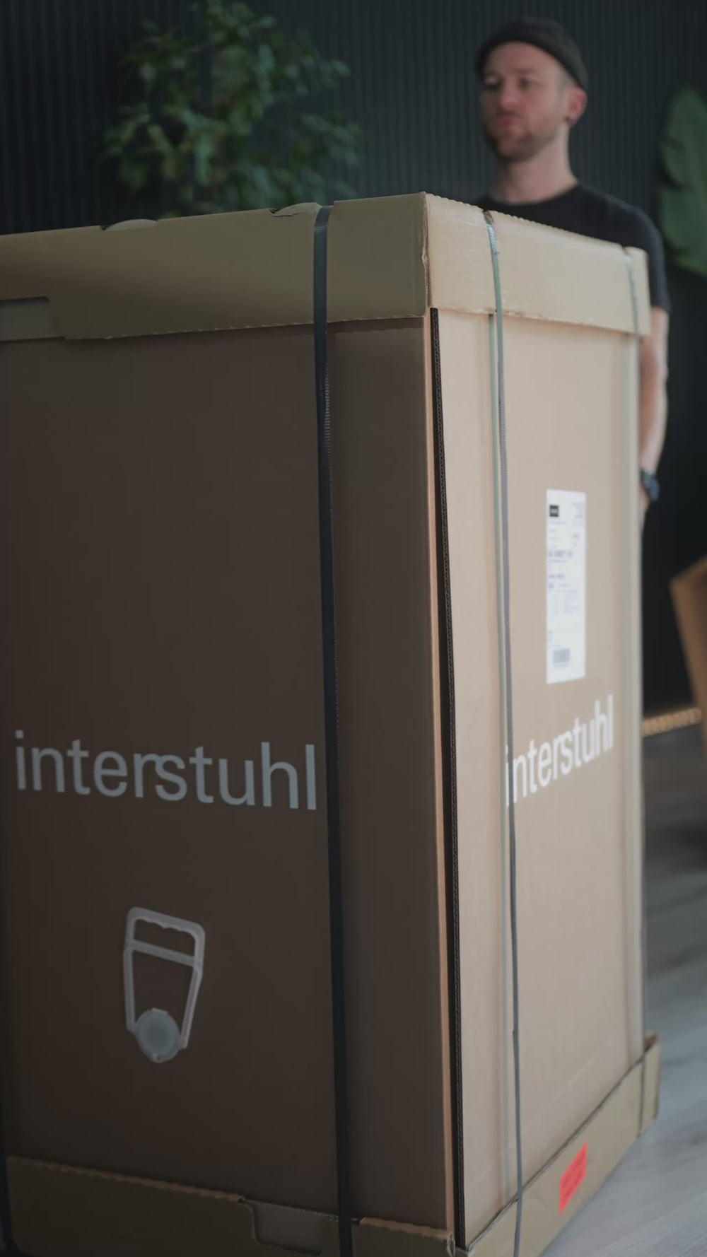 Unboxing und Aufbau des Interstuhl Silver Chefsessels