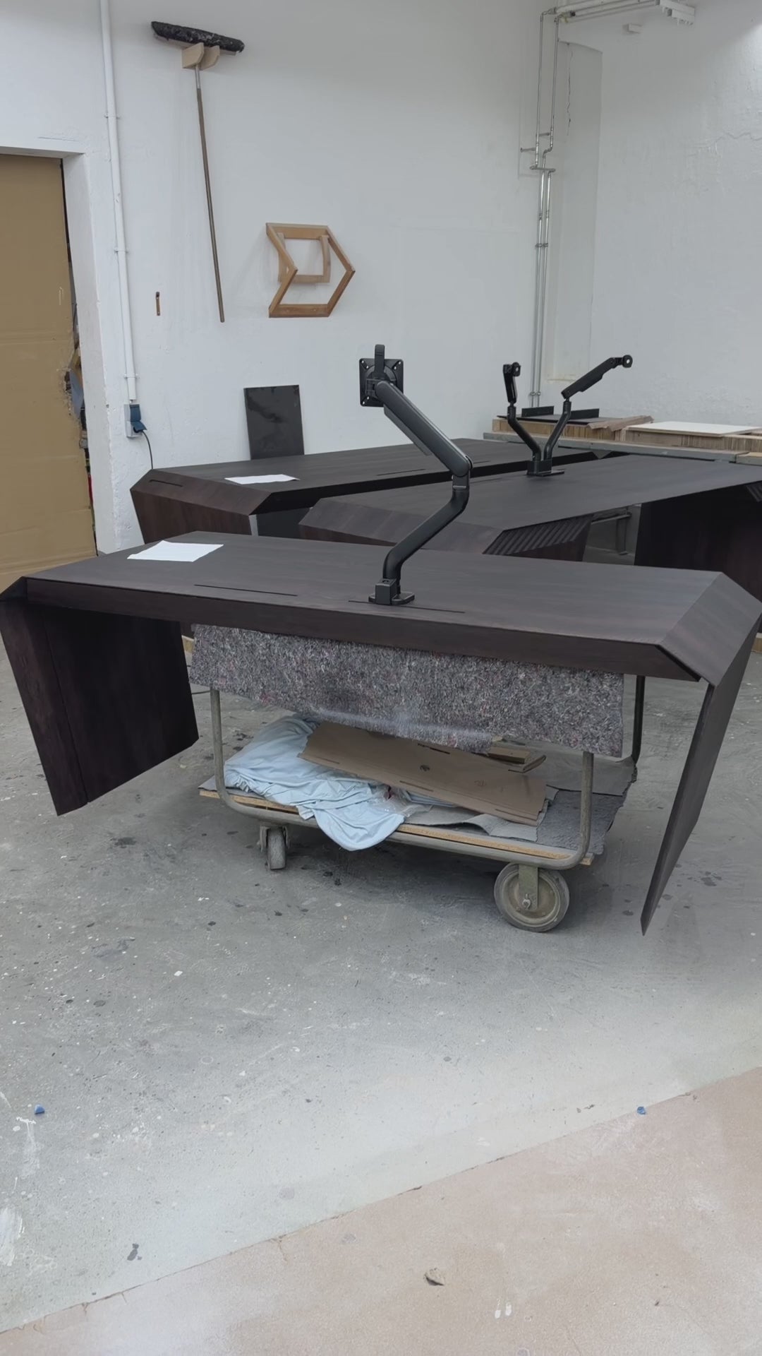 3 CEO Schreibtische in Räuchereiche Finish