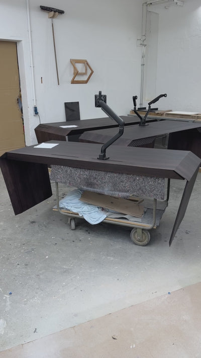 3 CEO Schreibtische in Räuchereiche Finish