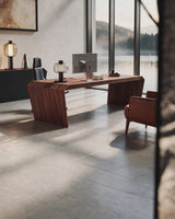 EDELHOLZ DeskPRO Schreibtisch in Deep Walnut, Video mit Musik, Rundgang um den Tisch im Büro [finish:deep-walnut]