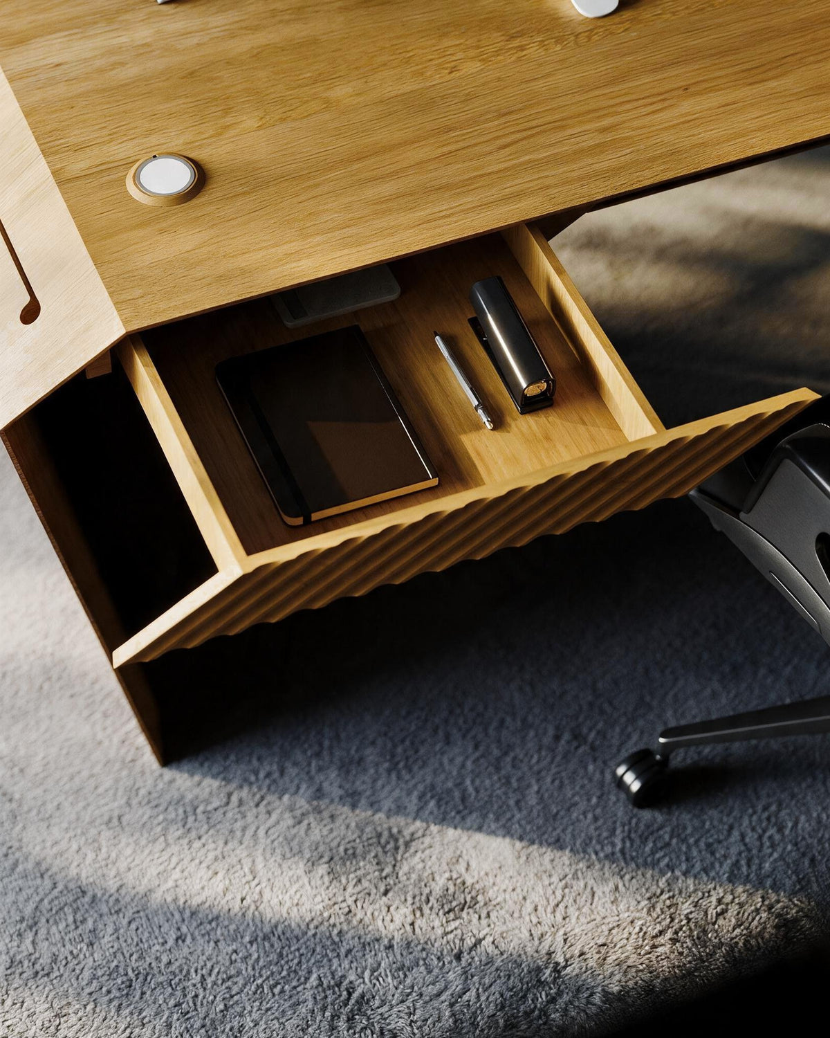EDELHOLZ SideDRAW Schublade geöffnet, Detail mit Ablagefach in Golden Timber [finish:golden-timber]